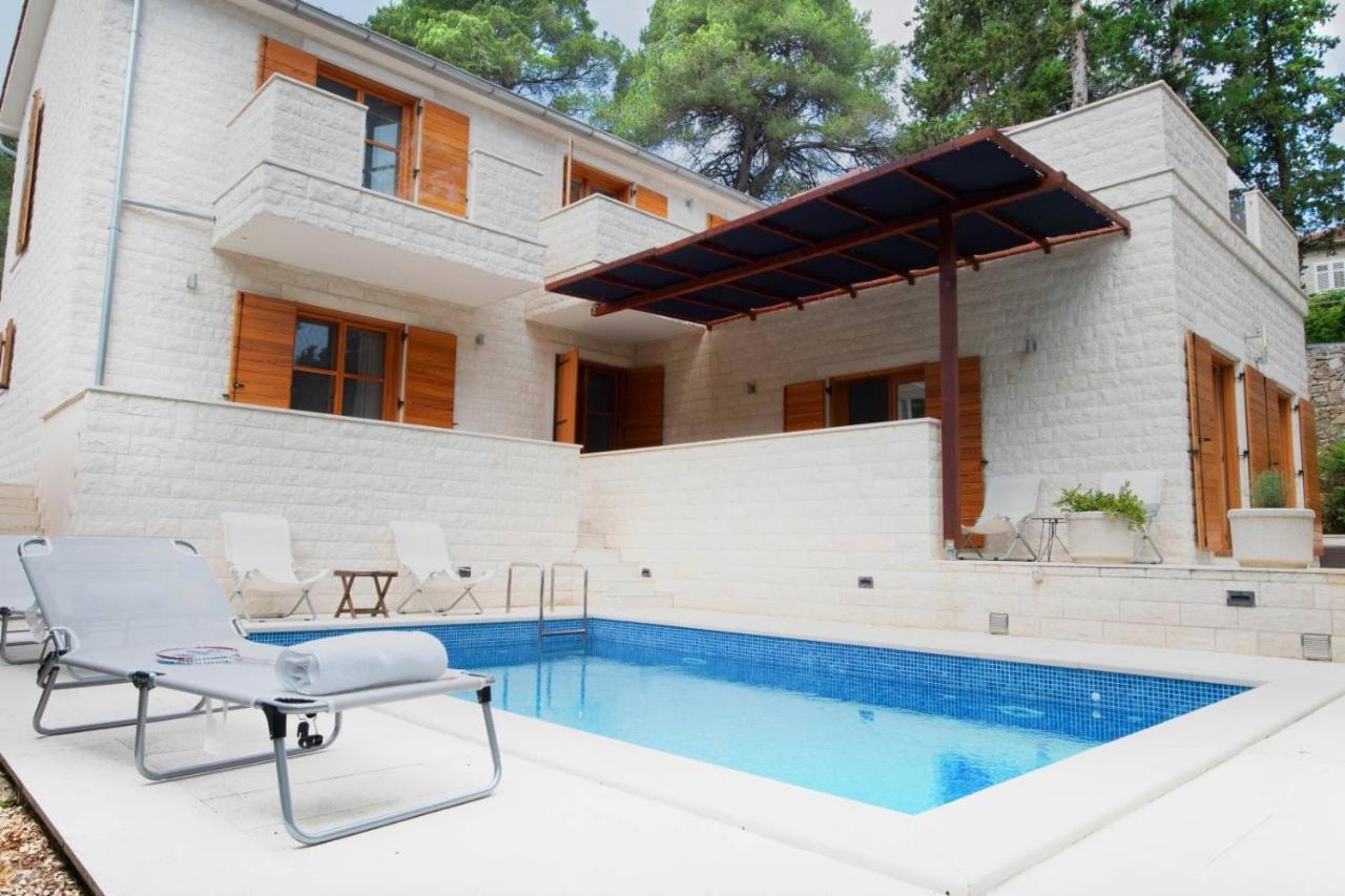 Private Luxury Villa Bianco On Solta For Up To 10 Persons, Heated Pool, Free Parking, Very Close To The Beach! Free Kajak & Mountainbikes, Great Living Area & Privacy! Rogač Dış mekan fotoğraf